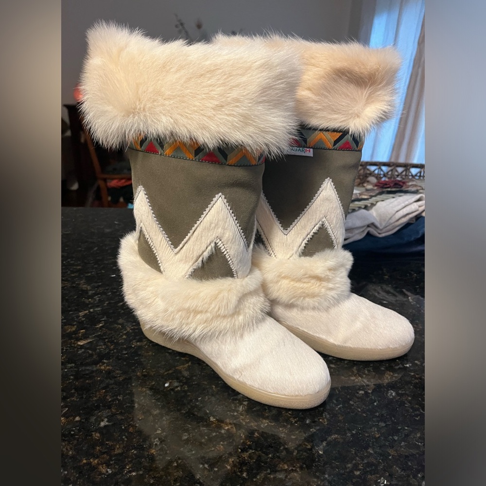 Pajar 1 of a kind Indian boots from Alaska sz37